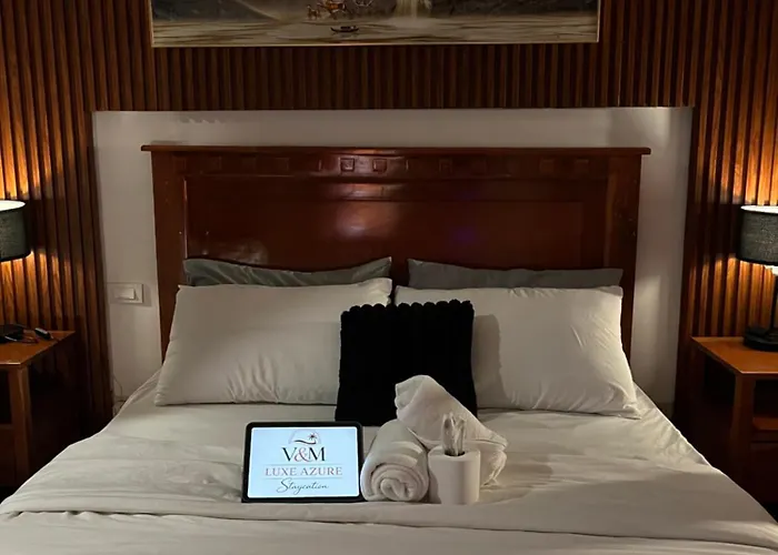 V&m Luxe Azure Staycation *