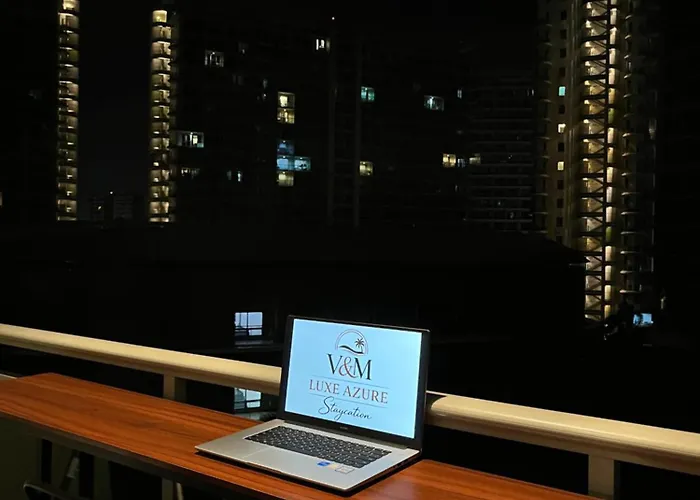 Aparthotel V&m Luxe Azure Staycation Manila